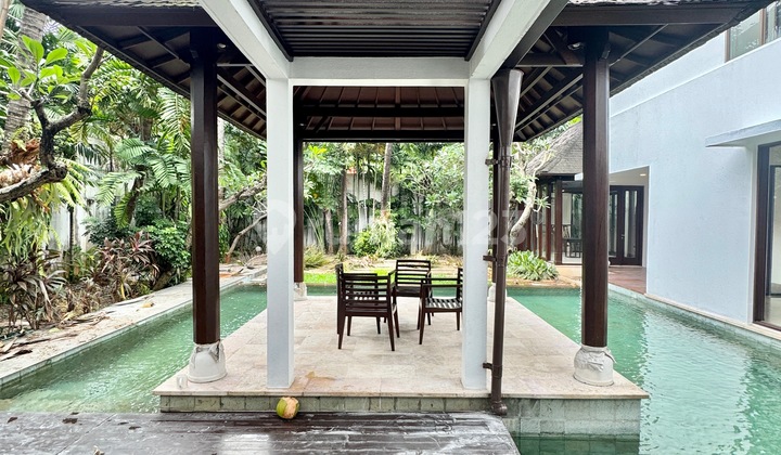 Rumah Terang 5 Kamar Tidur di Kompleks Cilandak Premium yang Tenang AJH02040 1