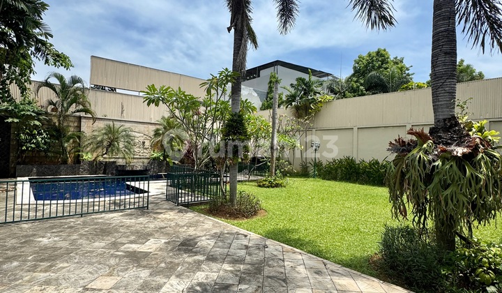 Homy house 5BR with private pool and huge backyard AJH05064