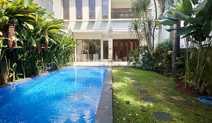 Stand Alone Minimalist House 5 bedroom w/t pool & garden AJH04193