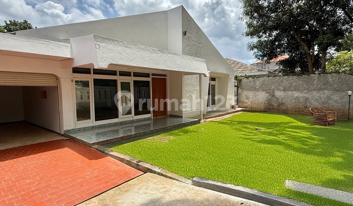 Old house for residential or office with garden & pool AJH04189