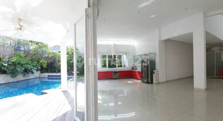 Rumah Modern 4 Kamar dengan Kolam Renang di Cilandak Ajh02168 2