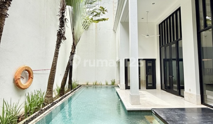 Tropical House 5 BR In A Quiet Compound Of Pejaten Ajh05028 2