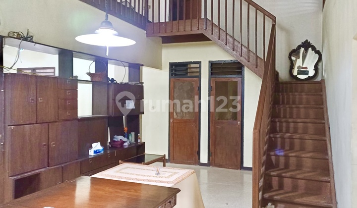 Classic Modern Comfortable Ready-to-Occupy House in Kebayoran Baru