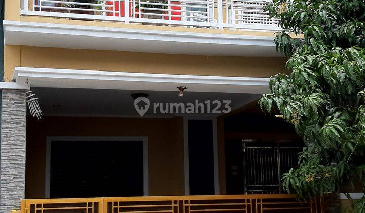 Rumah sewa di Perumahan Taman Kota Blok D Bekasi 2 Lantai Bagus 1