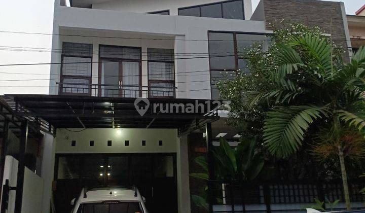 Rumah di Kemang Pratama Golf  Bekasi SHM 2 Lantai Bagus 1