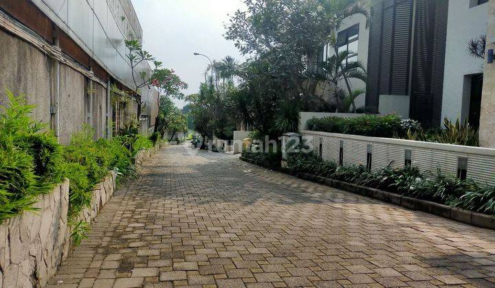 Rumah Mewah dengan kolam renang di Villa Kebagusan Jakarta SHM 2