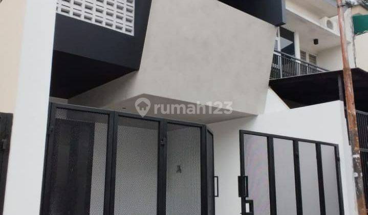 Rumah Baru siap huni di Tebet Timur Dalam Jakarta Selatan SHM 1