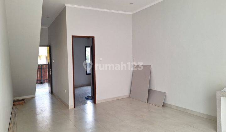 Rumah Jual Gaya Modern Tropis 2 Lantai Siap Huni 2