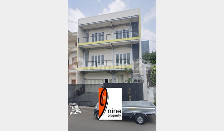 RUMAH 4 LANTAI, ADA THEATER DAN KAROKE ROOM JAKARTA UTARA