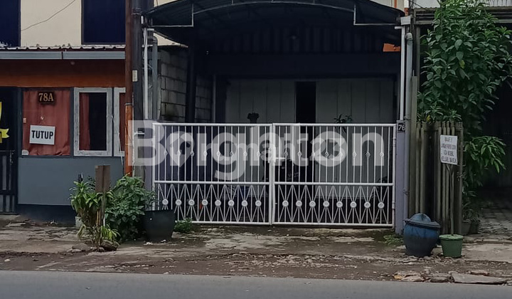 Shop house can be used as a strategic home on the main road near Pasar Oro-Oro Dowo. 1