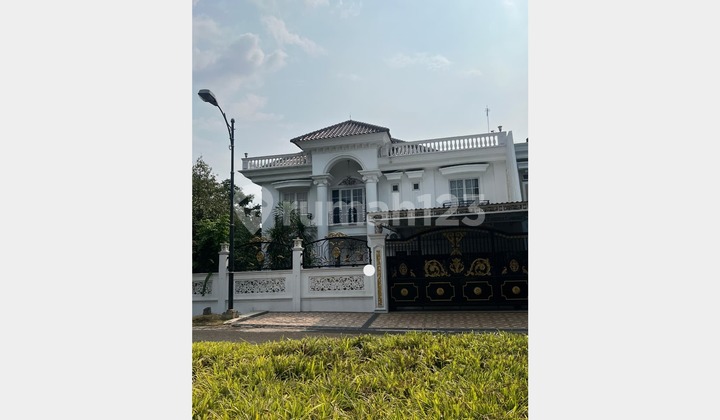 For Sale Luxurious 427M² Corner House in Royal Residence Cakung - Spacious, Comfortable & Strategic! 027