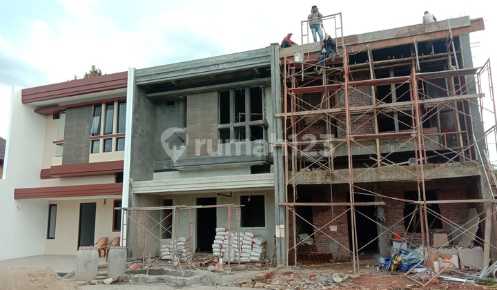 Rumah baru 2 lantai di jatiwaringin dekat tol 2