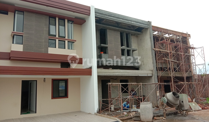 Rumah baru 2 lantai di jatiwaringin dekat tol 1