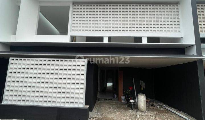 Rumah 2 lantai samping tol becakayu kalimalang 2