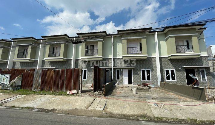Rumah Cantik 2 Lantai Pinggir Jalan Bisa Sekalian Buka Usaha
