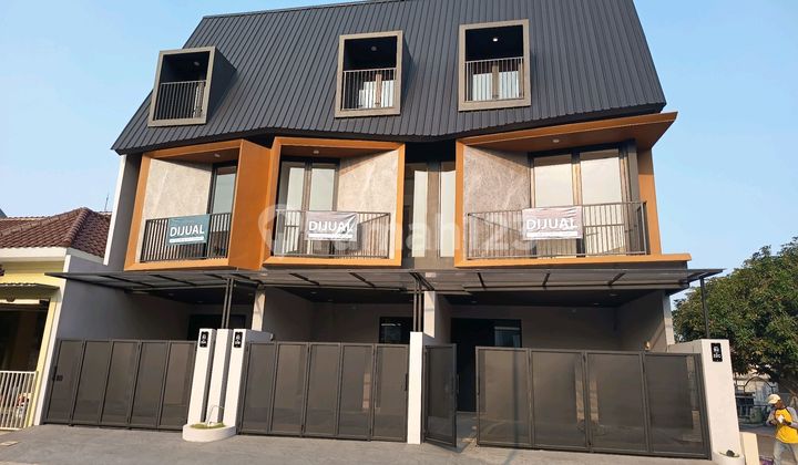 Rumah Split Level Di Rungkut 