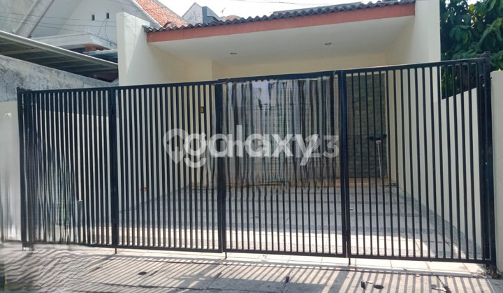 Lor Pusat Kota Surabaya Brick House Ready to Occupy