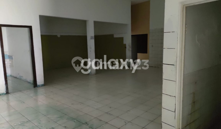 Bekas pabrik tengah kota