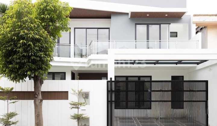 New 2-Storey House, Spacious Yard, Master Bedroom on the 1st Floor.