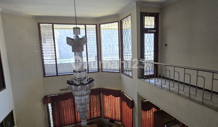 Commercial House Hook Raya Darmo. Permai Strategic Location 2