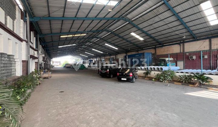 3 Warehouses on 1 Large Cerme.gresik Land.