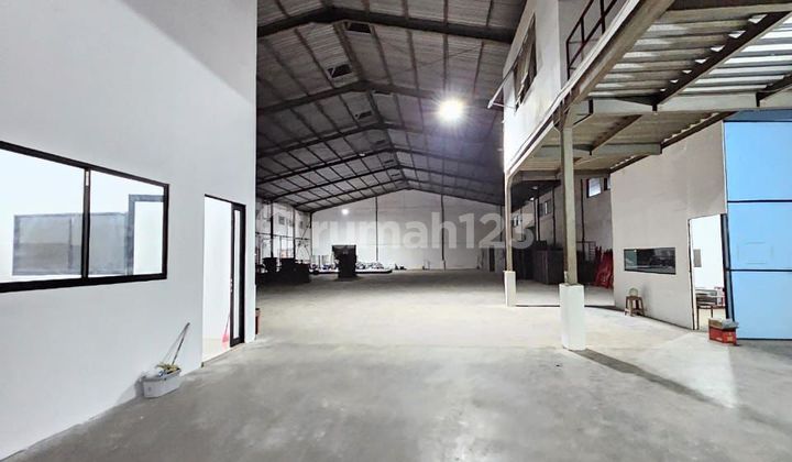 Spacious Office Warehouse in Palemwatu, Gresik Ready for Use.