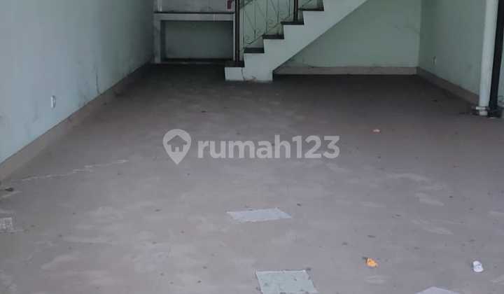 Ruko Facing Main Road Needs Renovation Pakuwon Indah Ruko Facing Main Road Needs Renovation Pakuwon Indah