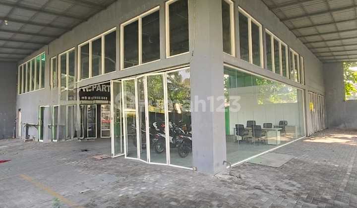 Komersial.area.raya Boulevard Pakuwon.city Surabaya Timur