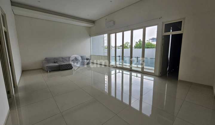 Rumah 2.Lantai Pakuwon Indah Lisbon Siap.huni Rumah 2.Lantai Pakuwon Indah Lisbon Siap.huni