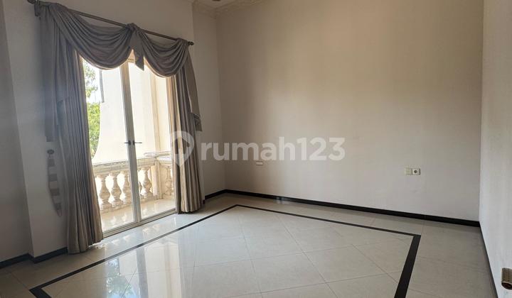 Rumah Classic Sewa Pakuwon.indah Siap.pakai