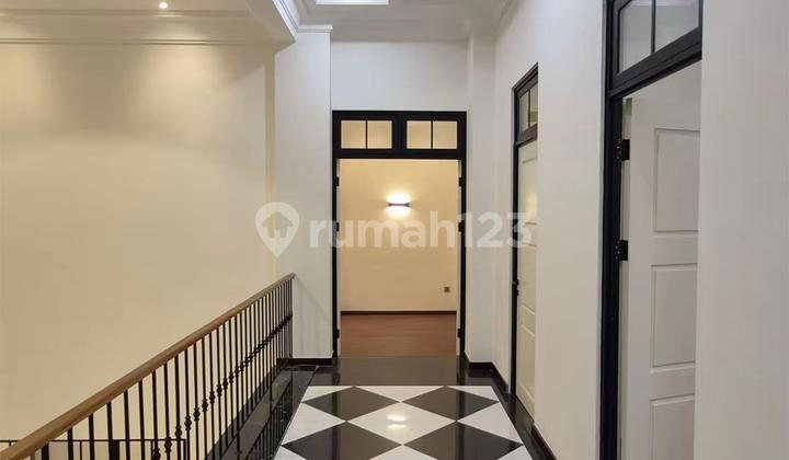 Rumah American Classic Cluster Elite Graha Family Surabaya Barat 2