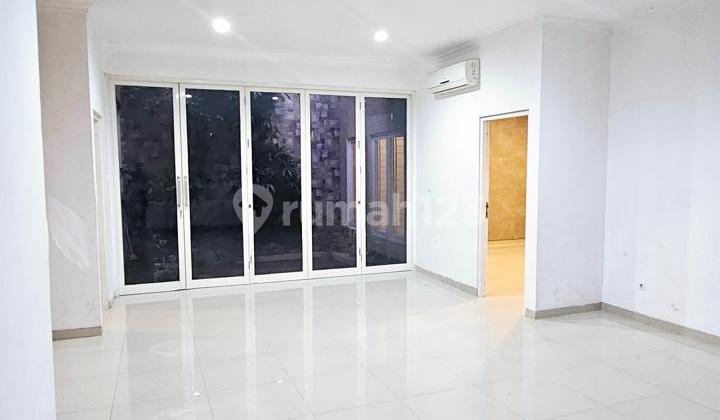 Rumah ******** Gayungsari Modern Asri Sekat Masjid 4.Kamar Tidur 2