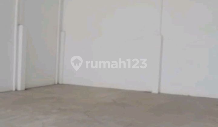 Daan Mogot Bizpark Warehouse 9x20 m, Price 195 million/year, Container-friendly floor. Daan Mogot Bizpark Warehouse 9x20 m, Price 195 million/year, Container-friendly floor.