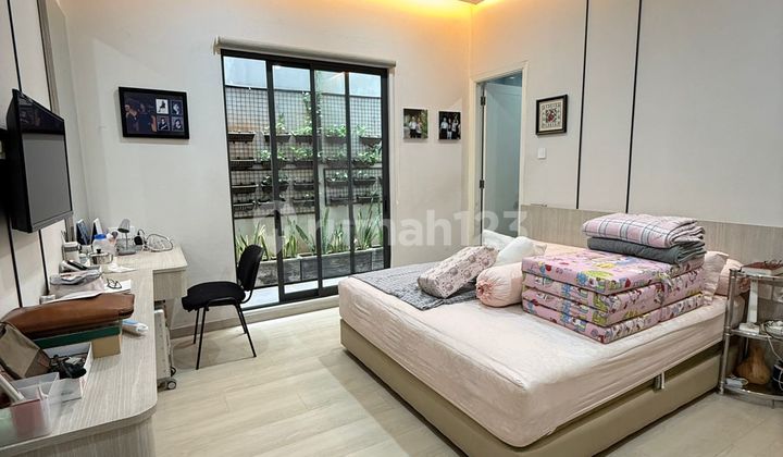 Permata Buana House, 200 m² land, 3 floors, price 10.5M negotiable 2