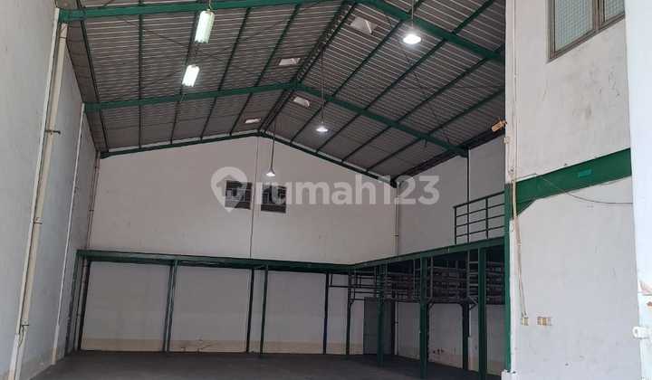Arcadia Warehouse Daan Mogot, size 12x36, Price 275 billion/year, includes Office.