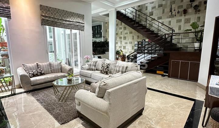 Permata Buana House 272 sqm land, 3 floors, Price 15M negotiable, with pool. 2