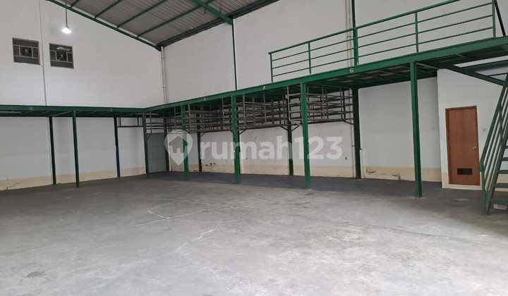 Arcadia Warehouse Daan Mogot, size 12x36, Price 275 billion/year, includes Office.