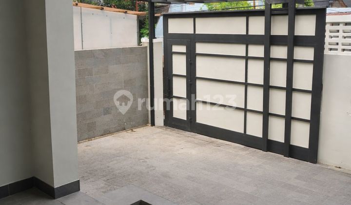 Puri Indah House, 225 sqm land, new building, 3 floors, price 10 billion negotiable 2