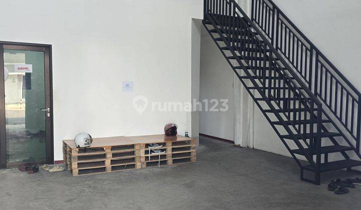 Disewa Gudang Bizpark Hoek, Daan Mogot, Jakarta Barat, Lt 180m, Hrg 200jt Per Tahun 2