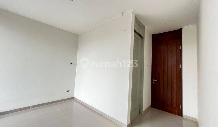 Rumah 2 Lantai di Jl Kodau Jatiwarna SHM
