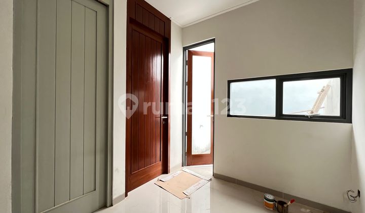 Rumah 2 Lantai di Jl Kodau Jatiwarna SHM