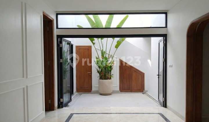 Disewa Rumah/Kantor di Jl Sungai Sambas, Kebayoran Baru Jakarta Selatan