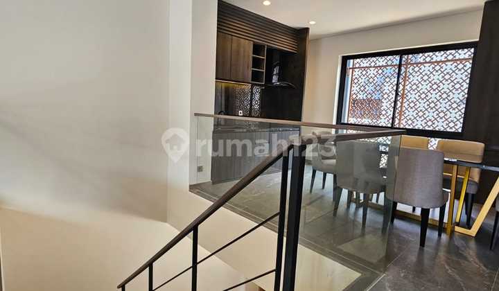 Dijual Rumah Mewah Lokasi Strategis di Permata Hijau, Jakarta Selatan
