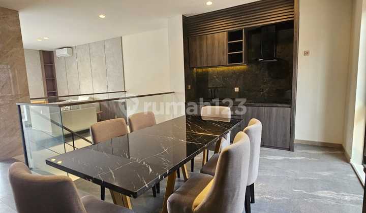 Dijual Rumah Mewah Lokasi Strategis di Permata Hijau, Jakarta Selatan Dijual Rumah Mewah Lokasi Strategis di Permata Hijau, Jakarta Selatan