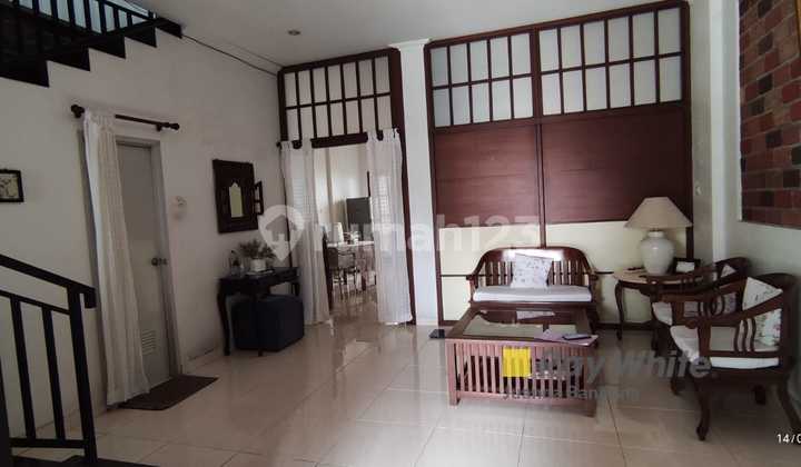 Rumah lama, asri, nyaman, harga menarik