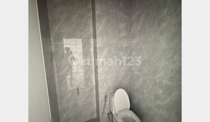 Ready-to-Occupy Shop House in the Bustling BSD City Area