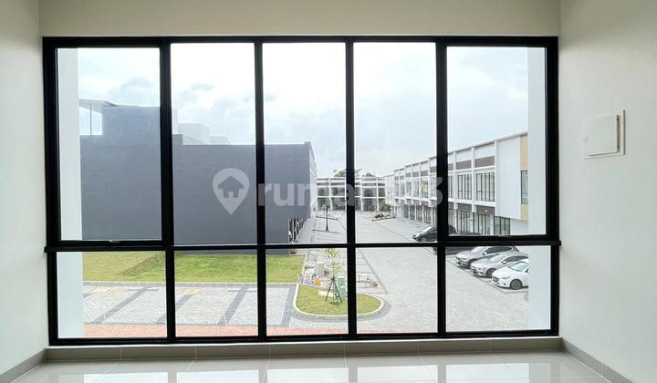 Di Sewakan Ruko yang Sudah Ramai Terlihat Dari Jalan Boulevard