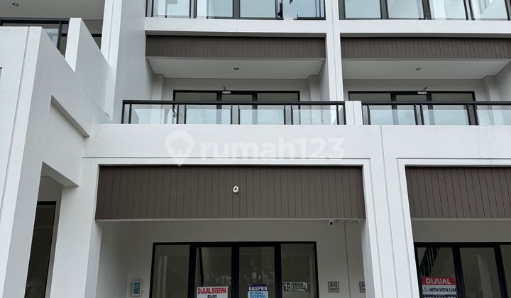 Commercial Shop House Located in the Business Center of Gading Serpong