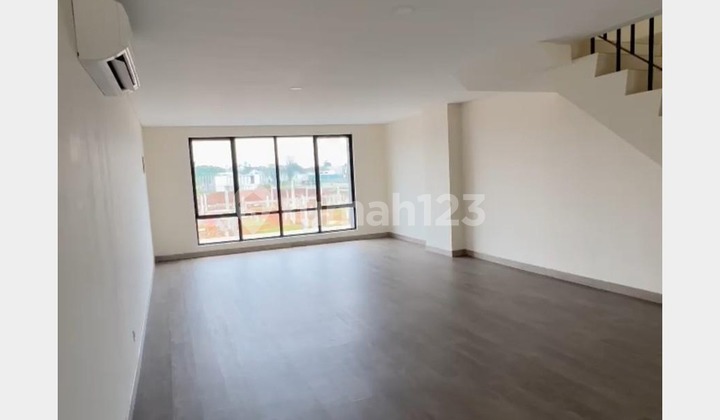 Ruko besar mewah di pusat bisnis gading serpong