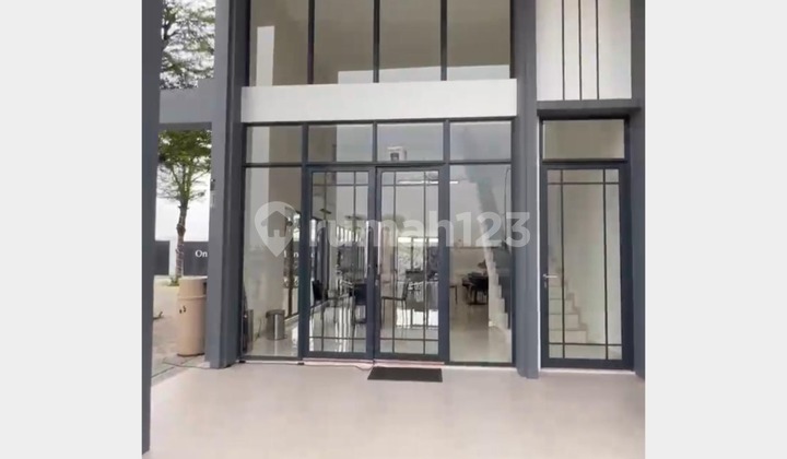 Ruko Pasadena Square North in the Gading Serpong business center Ruko Pasadena Square North in the Gading Serpong business center